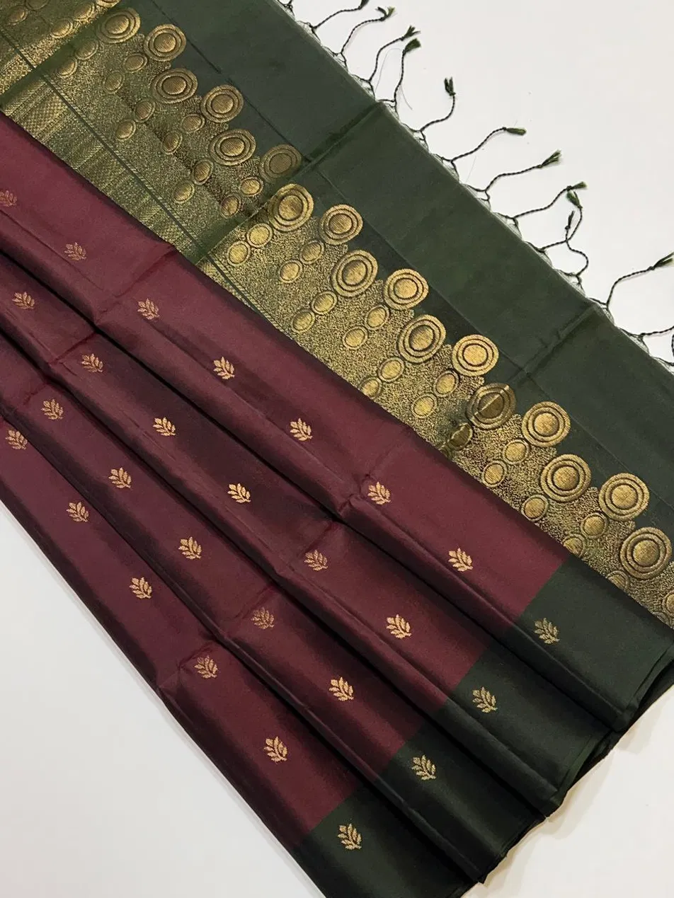 Circle and Leaf Buttas Antique Gold Zari Kanchipuram Silk Saree